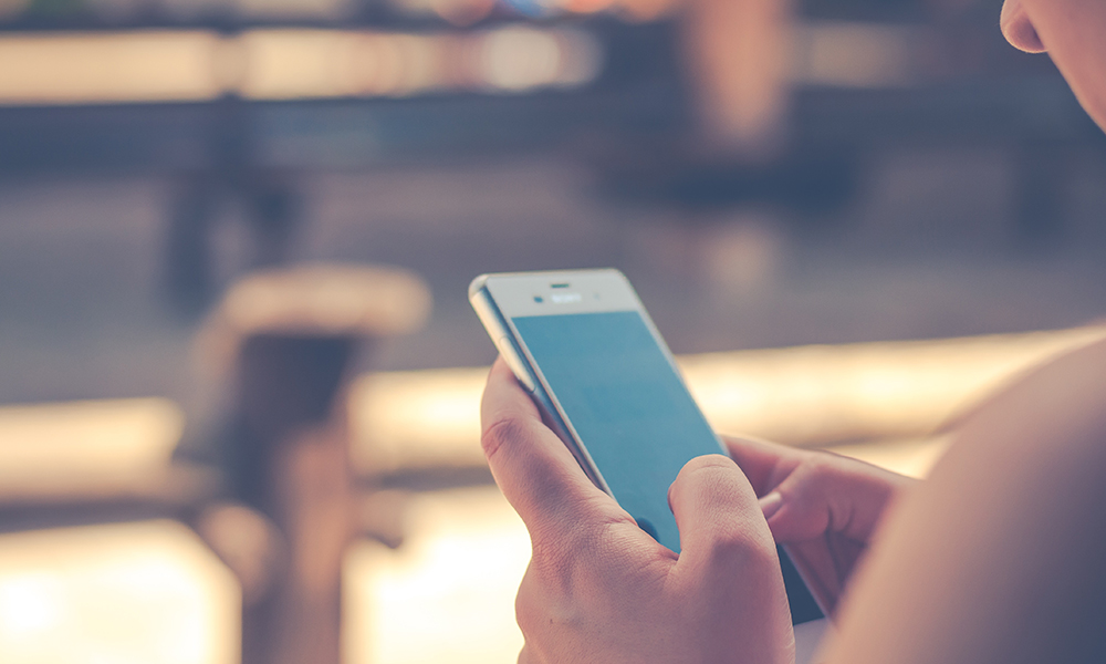 LIVE HAPPY: Are You a Phone Snubber?